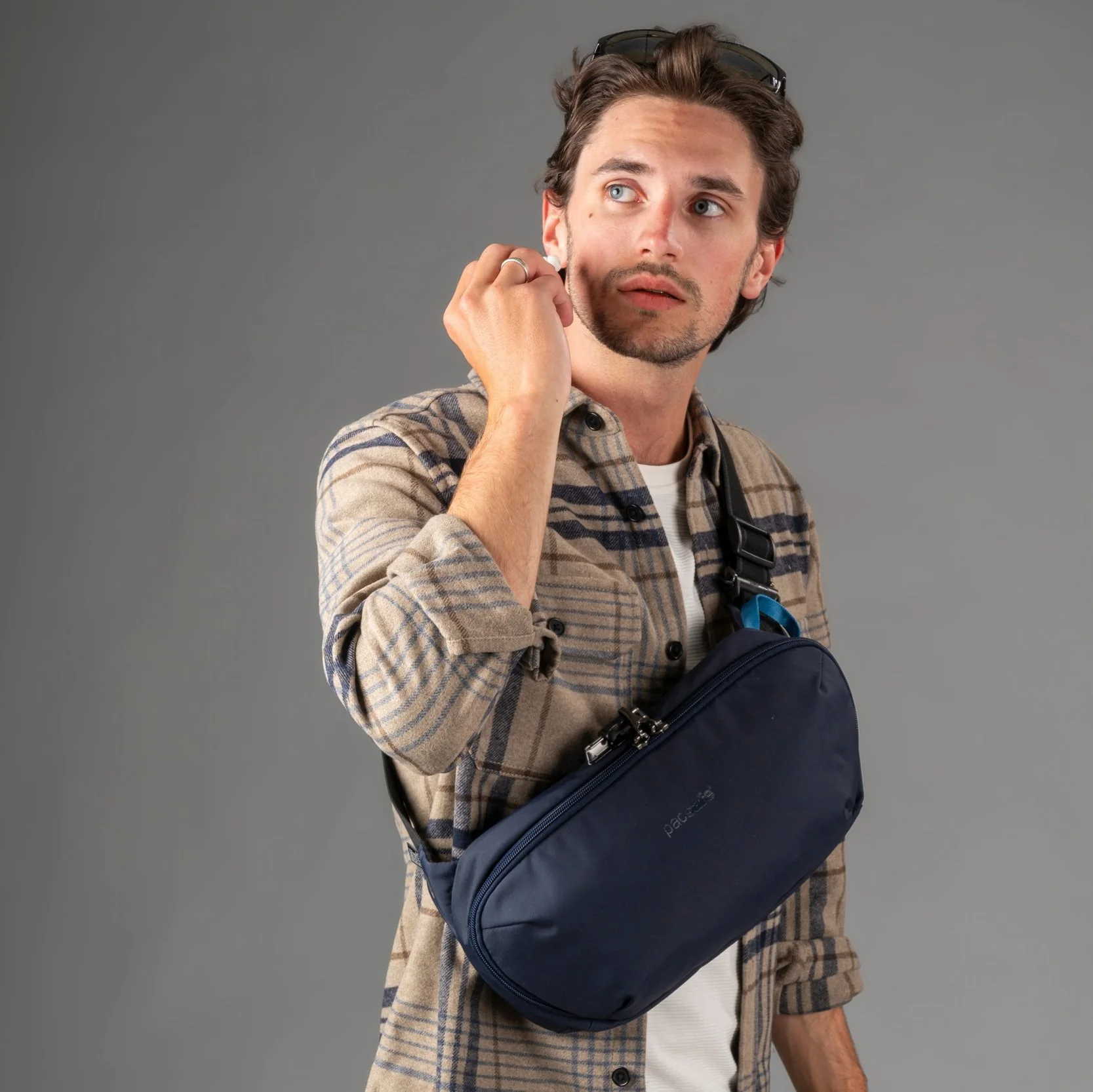Pacsafe V 30615 Anti-Theft Urban Sling — Bag and Baggage